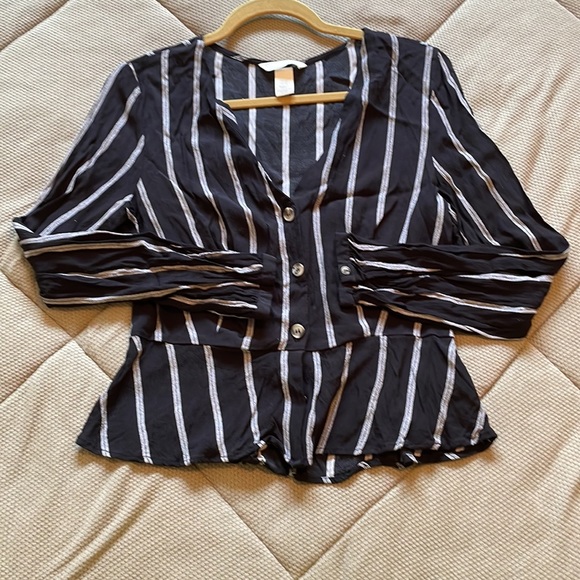 H&M Size 10 Black and White Striped Button Down V-Neck Peplum Blouse - Picture 3 of 5